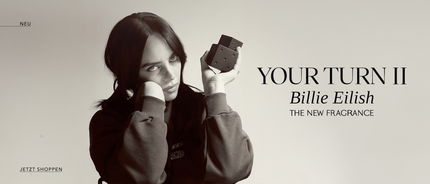 Schwarz-weißes Porträt einer Person mit Parfumflakon; darüber der Text „Your Turn II – Billie Eilish – The New Fragrance“.