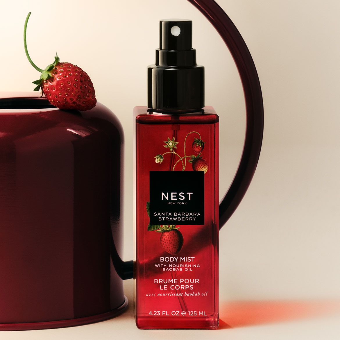 Entdecken Sie Nest New York Santa Barbara Strawberry Body Mist mit nährendem Baobab-Öl, 125 ml, für einen erfrischenden Duft.