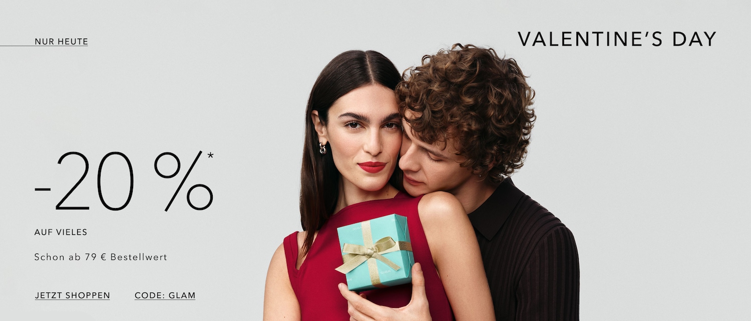 Valentinstag Special: Ein Paar hält eine hellblaue Geschenkbox mit goldener Schleife, umgeben von dem Angebot -20% auf viele Artikel ab 79€ Bestellwert.
