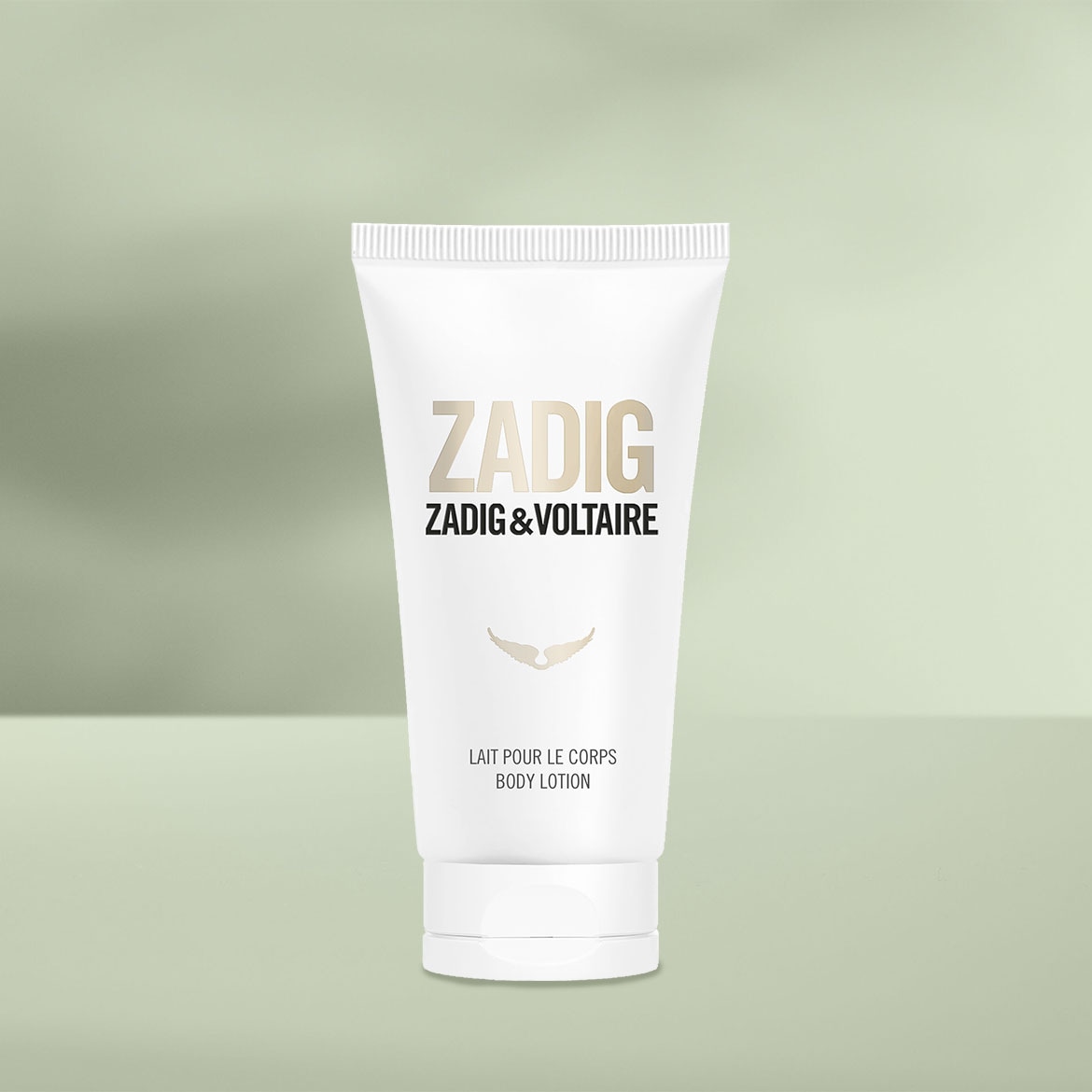Weiße Tube Zadig & Voltaire Körperlotion mit goldener Schrift und einem geflügeltem Herz.