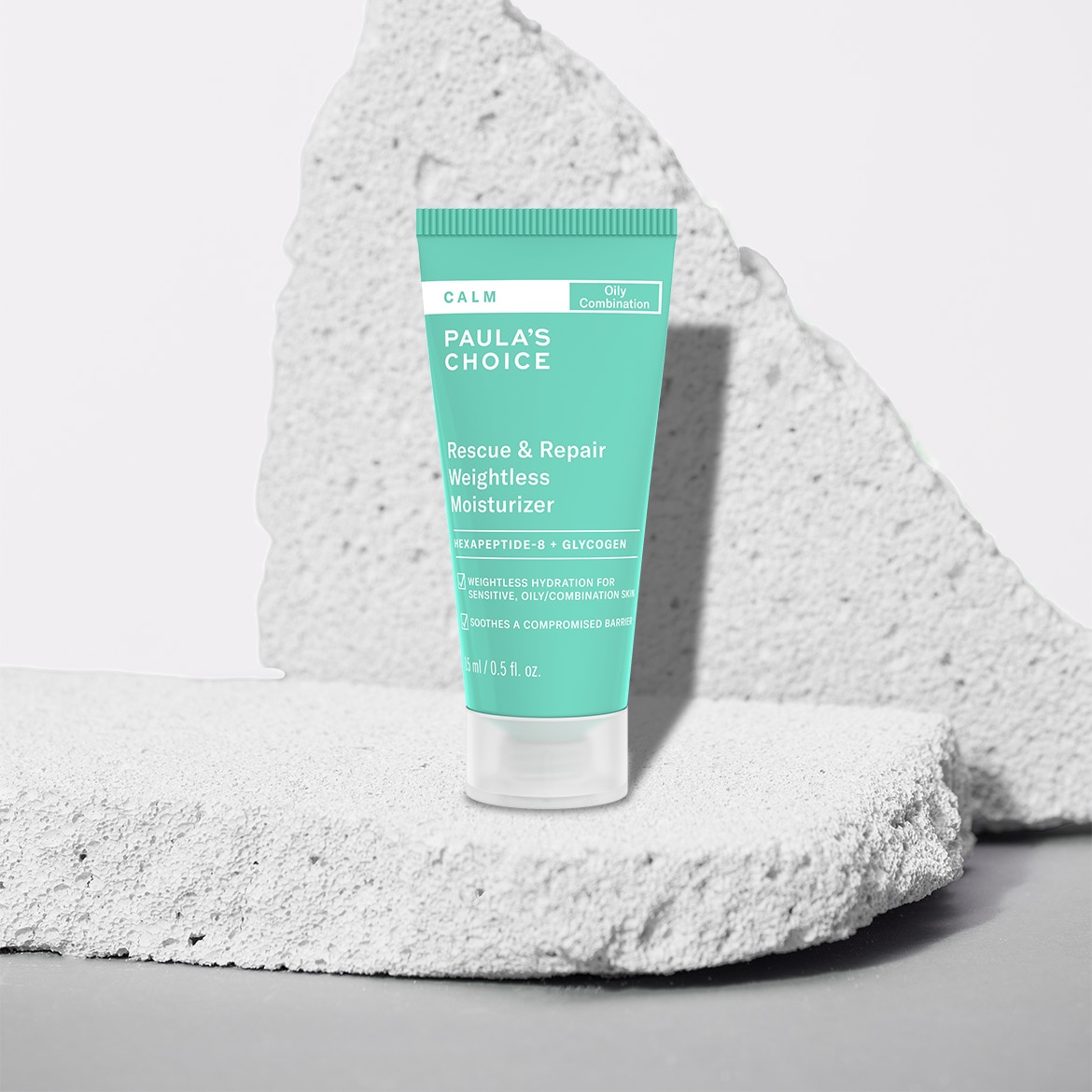 Die Paula's Choice Calm Rescue & Repair Weightless Moisturizer in einer 15ml Tube, speziell für empfindliche, fettige/Mischhaut, bietet schwerelose Hydration und beruhigt die Hautbarriere.