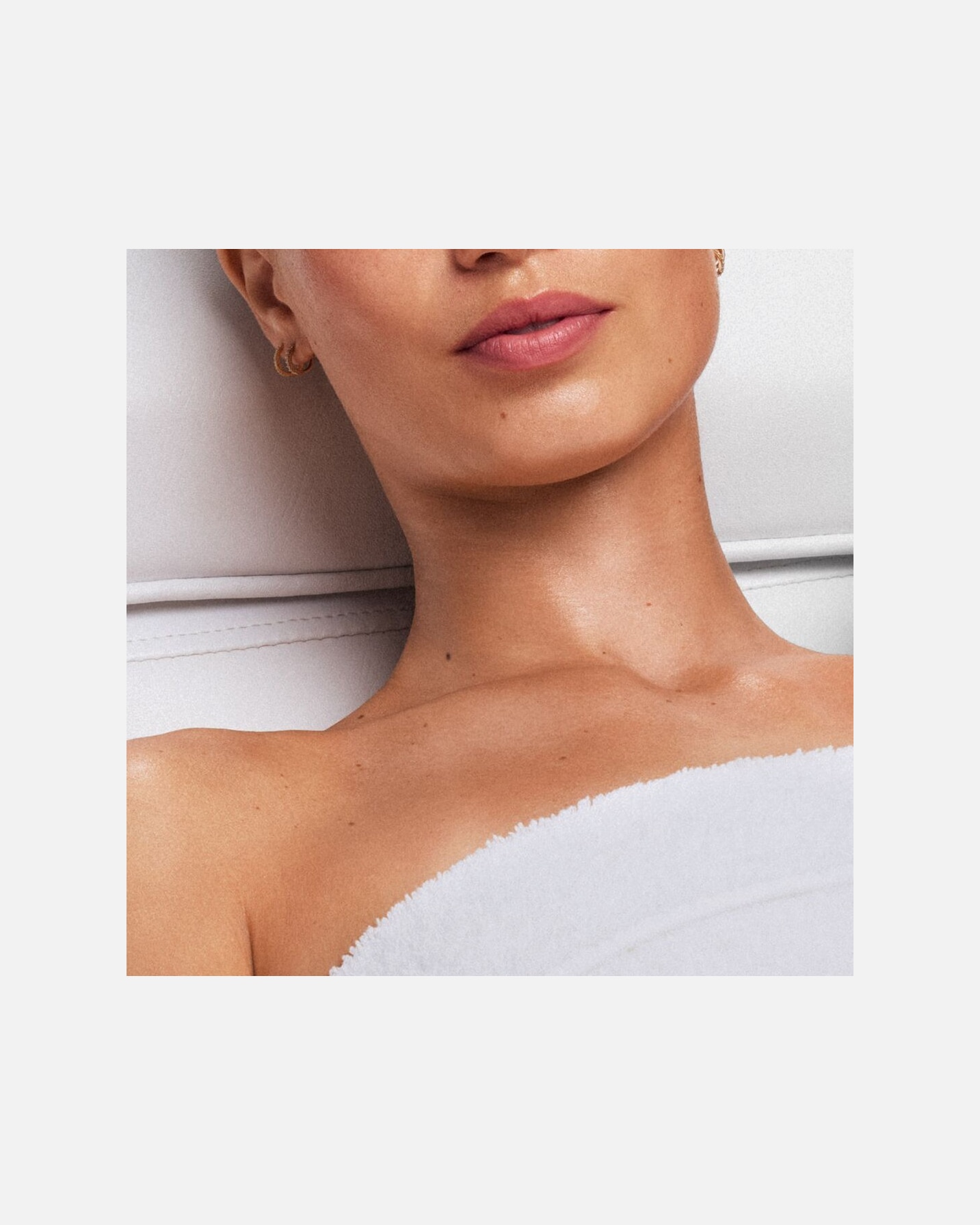 Körperbehandlung für Unisex Douglas Hydrafacial Deluxe: Gesicht, Hals, Dekolleté + Perk Lippen & Augen 90 Minuten