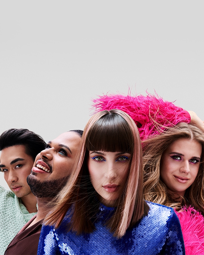 Feiere den Pride Month mit Beauty-Highlights: John, Marja, Jannis und Tommy zeigen dir, wie sie mit ihren Lieblingsprodukten ihre Individualität zum Ausdruck bringen.